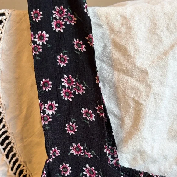 Easel Floral Black and Pink Women's Top NWT Size Large - Picture 5 of 7